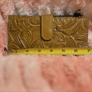 BNWT Patricia Nash Light Brown Leather Wallet.